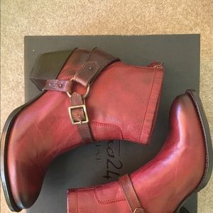 Ariat Two24 Segovia bootie NIB 7.5
